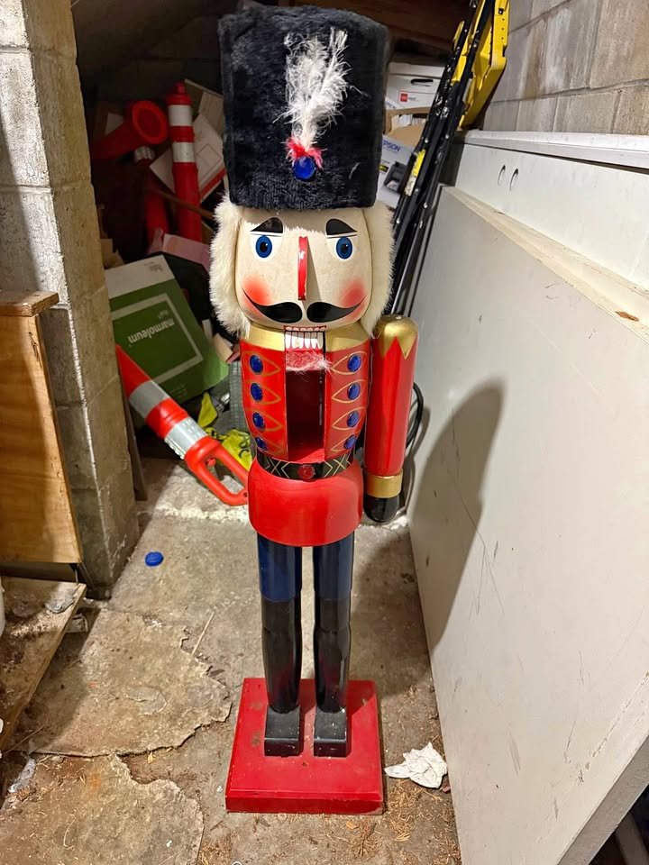 560713880_1801187737248729_5774865874310084753_n Giant nutcracker - Image 1